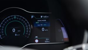 Peugeot e-2008 vs Hyundai Kona Electric vs Kia Soul EV ~ station of gear